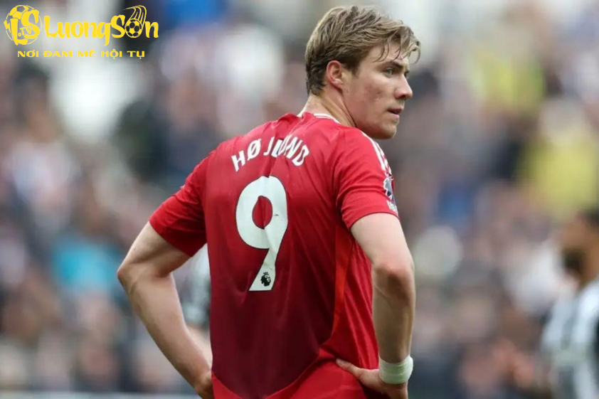 Tiền đạo người Đan Mạch cam kết tương lai với Man United (Ảnh: GOAL). Tiền đạo người Đan Mạch cam kết tương lai với Man United (Ảnh: GOAL).