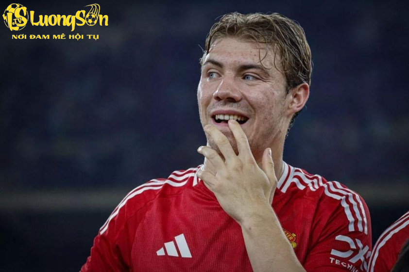 Rasmus Hojlund chật vật ghi bàn tại Manchester United (Ảnh: The Mirror). Rasmus Hojlund chật vật ghi bàn tại Manchester United (Ảnh: The Mirror).